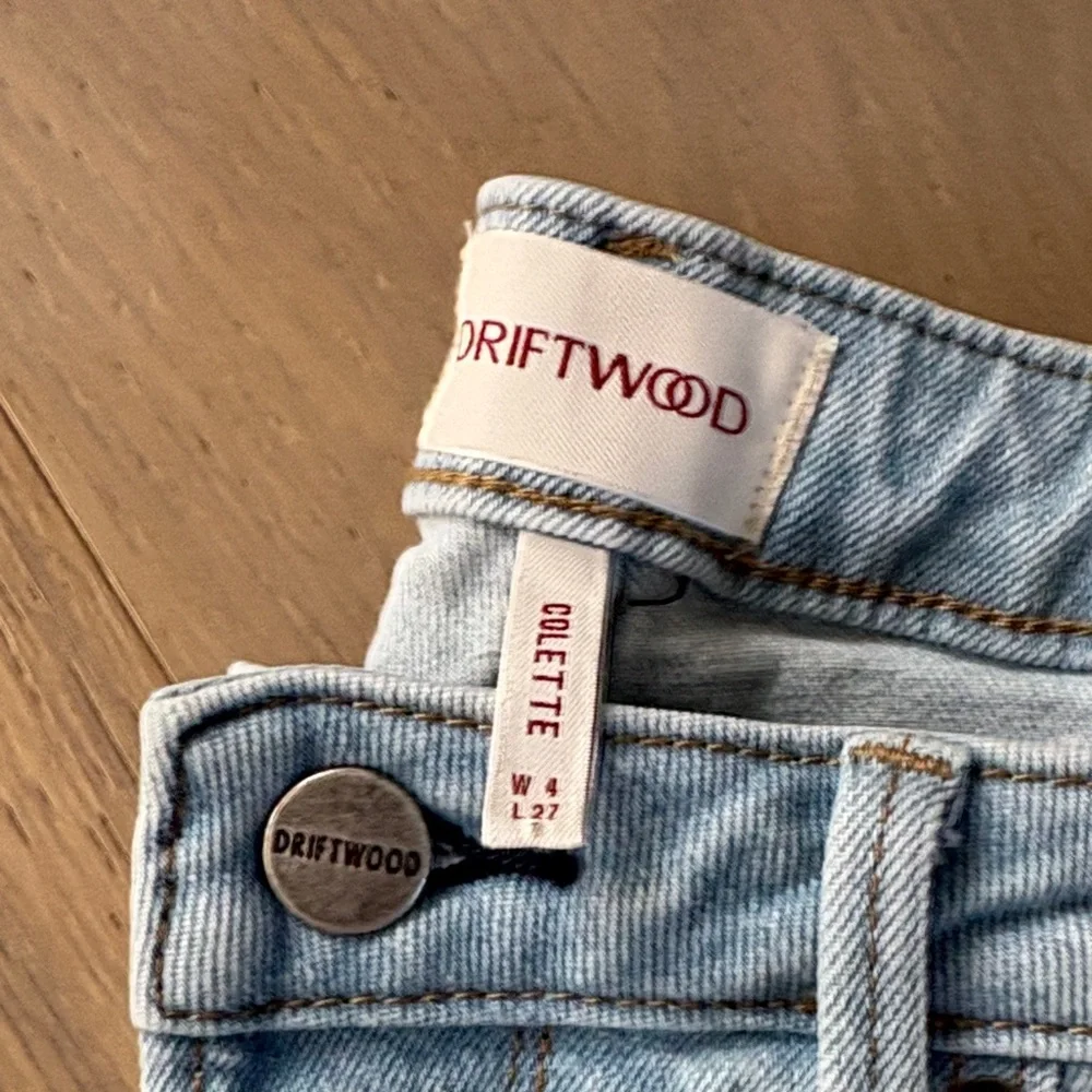 Driftwood Light Blue Jeans with Daisy Embroidery - Picture 2 of 4